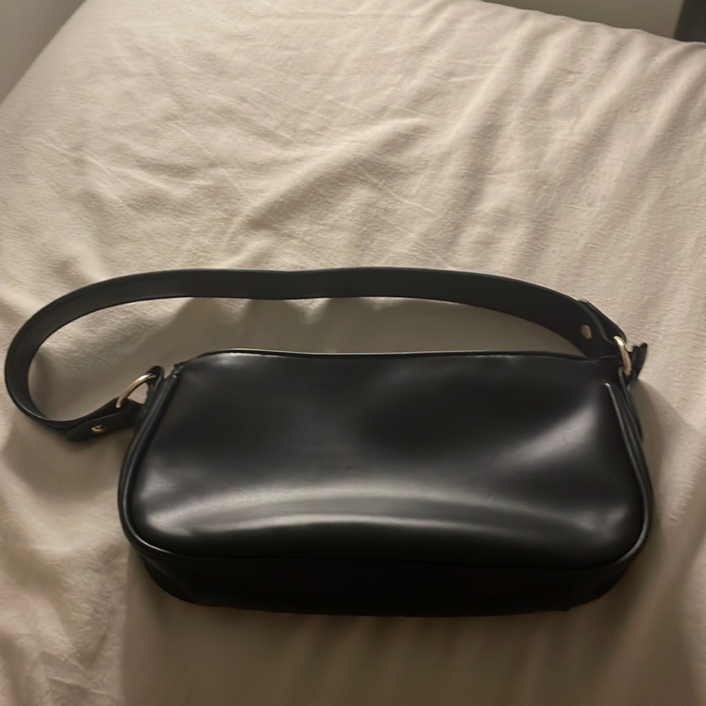 Black shoulder bag